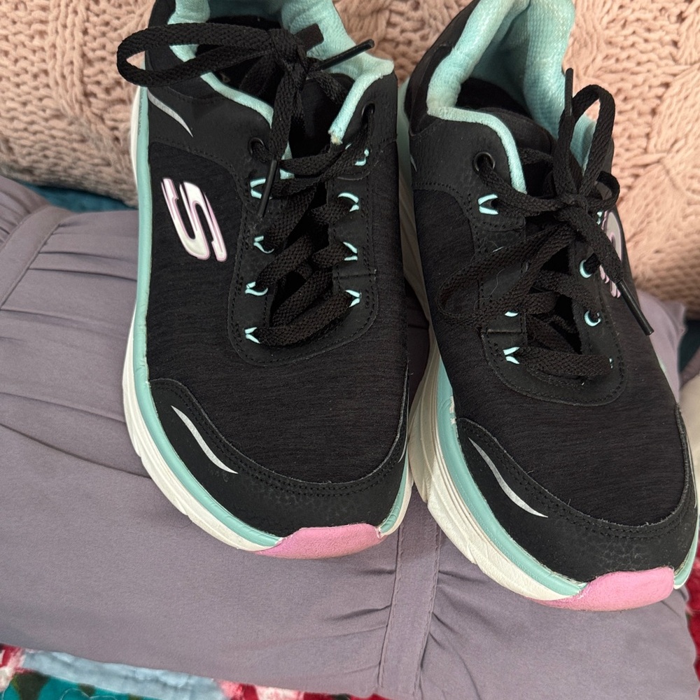 Skechers Women's Black and Teal Sneakers